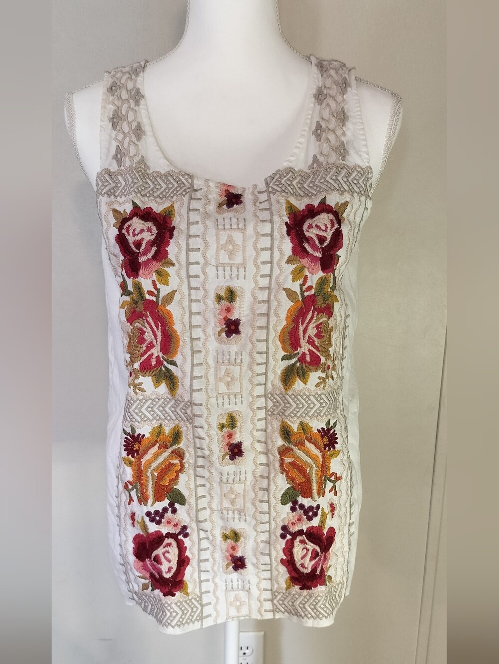 Johnny Was White Embroidered Floral Tank with Pink & Orange Roses